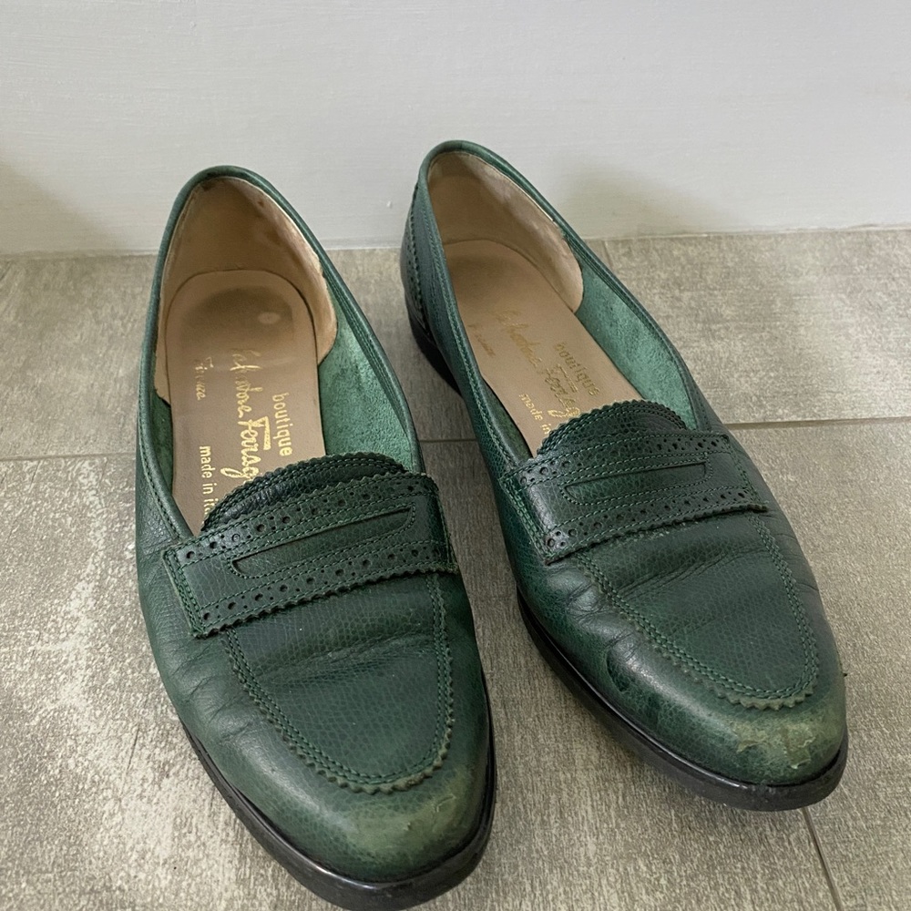 Salvatore Ferragamo flats green 6.5 AA